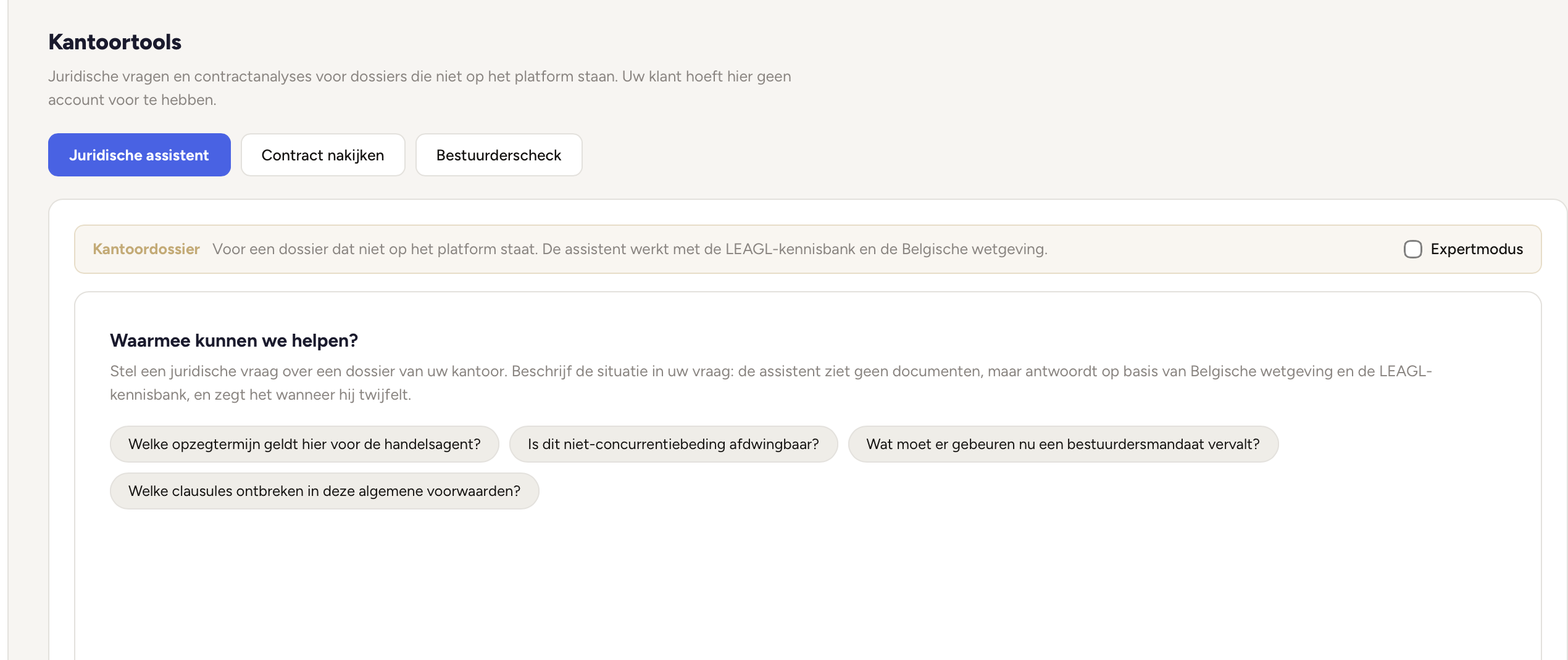 De kantooromgeving van Leftway met de juridische assistent, contract nakijken en bestuurderscheck